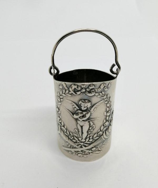Seau à charbon miniature en argent, avec décor de Cupidon, 1920.