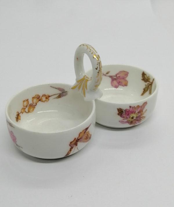 Salière en porcelaine fine, avec décor floral et papillon, fin 19ième siècle.