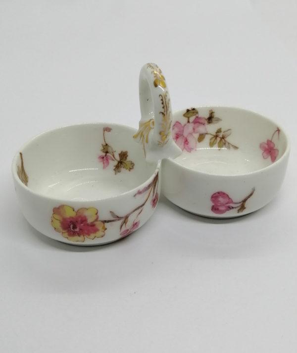 Salière en porcelaine fine, avec décor floral et papillon, fin 19ième siècle. – Image 2