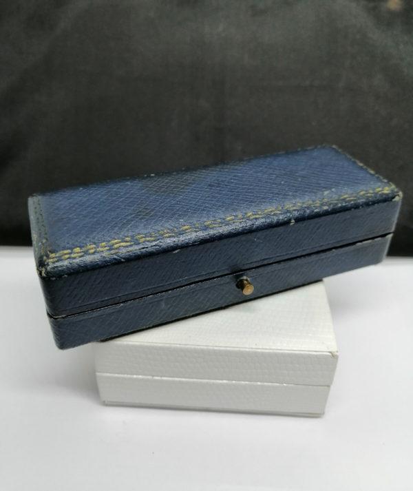 Flacon à sel, monture en or, et cabochon de Lapis-Lazuli, orfèvre Robert Linzeler, Paris. – Image 8