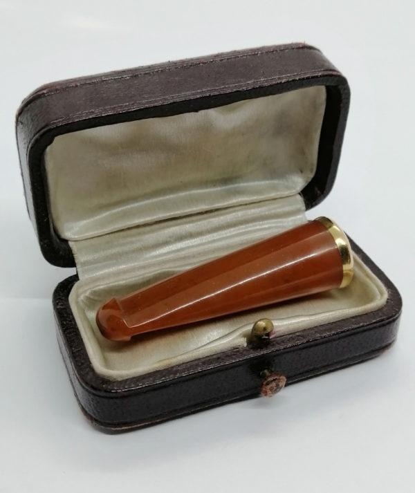 Fume-cigare en ambre et sa bague en or, 1920-30. – Image 3