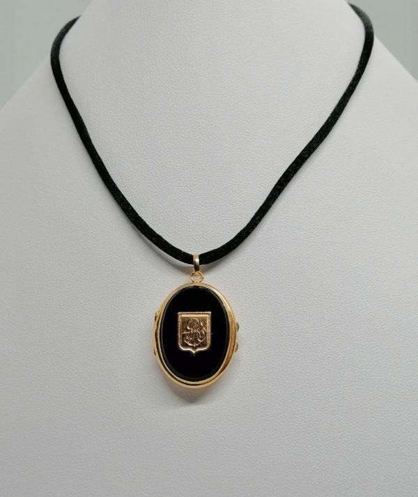Pendentif/cassolette en or rosé, de forme ovale et plaques d'onyx, 1900-20.