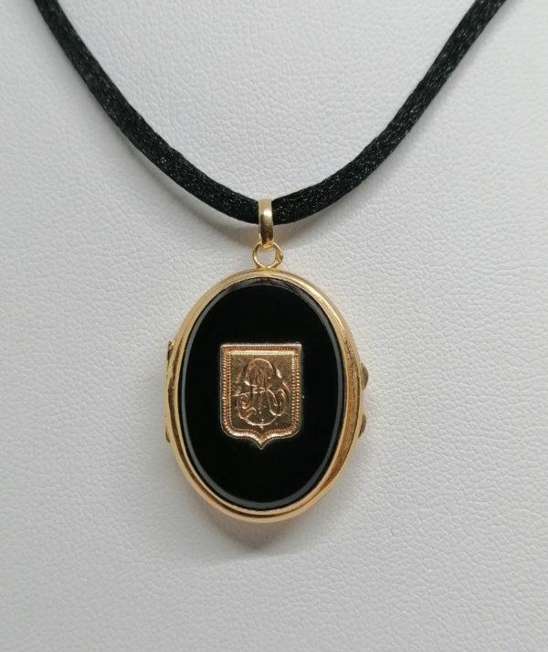 Pendentif/cassolette en or rosé, de forme ovale et plaques d'onyx, 1900-20. – Image 2
