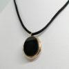 Pendentif/cassolette en or rosé, de forme ovale et plaques d'onyx, 1900-20. – Image 5