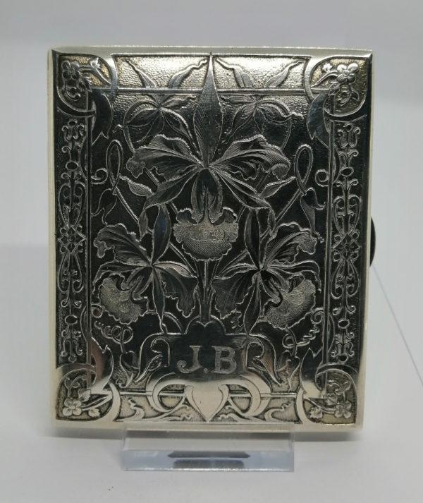 Boîte à cigarettes argent , superbe décor d'orchidées, Art Nouveau 1900.
