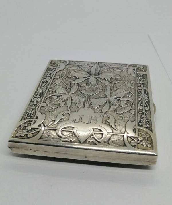 Boîte à cigarettes argent , superbe décor d'orchidées, Art Nouveau 1900. – Image 3