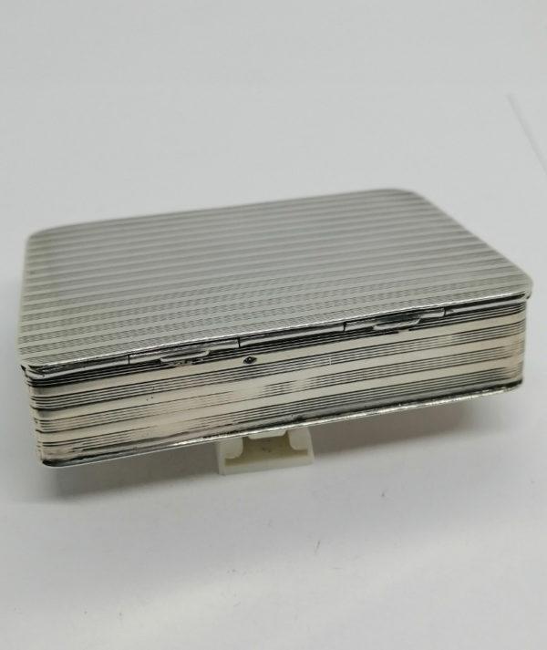 Boîte en argent, de forme rectangulaire et strié, porte-carte de visite, 1930. – Image 3