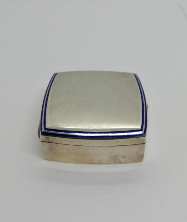 Boîte à pilules en argent, de forme carré et arrondie, avec double liseré d'émail bleu, Austro-Hongrois. – Image 3