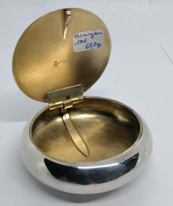 Boîte en argent, parfaitement ronde et sans décor, Anglaise, 1907. – Image 3