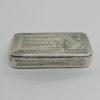 Boîte à tabac à priser en argent, travail guilloché et cartouche, 1900.