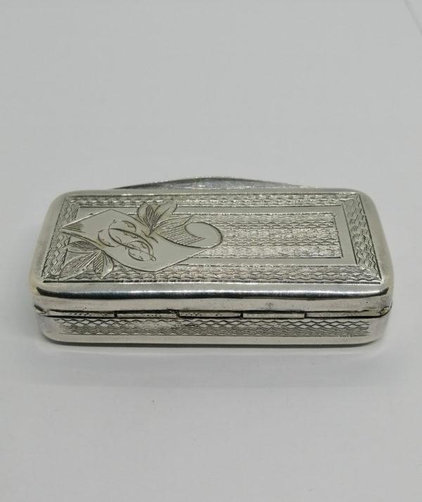 Boîte à tabac à priser en argent, travail guilloché et cartouche, 1900. – Image 2