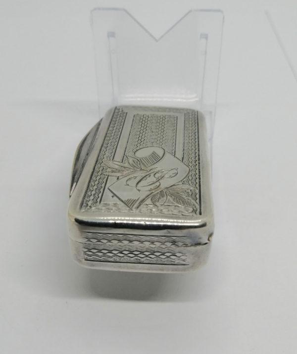 Boîte à tabac à priser en argent, travail guilloché et cartouche, 1900. – Image 4