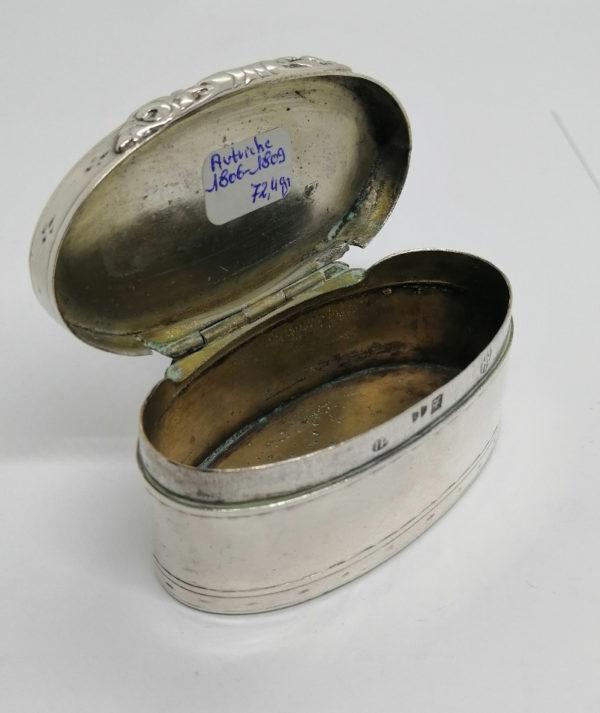 Boîte à pilules argent de forme ovale très sobre, Autriche 1806-1809. – Image 4