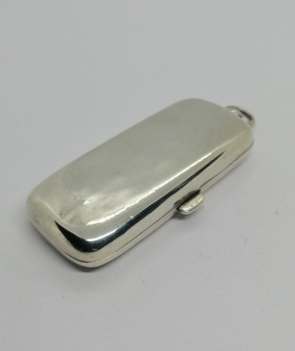 Porte-pièce de monnaie et timbre en argent, décor sobre, Anglais 1910.