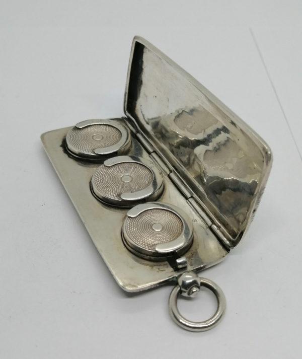 Porte-pièces de monnaies en argent, trois compartiments, ouvragé, 1920. – Image 4