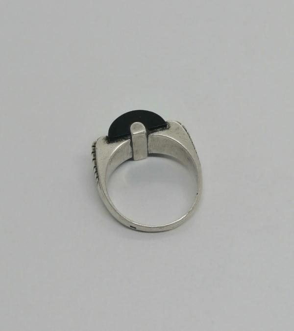 Bague argent, monture et onyx structuré et taillé sur mesure, Art Déco. – Image 3