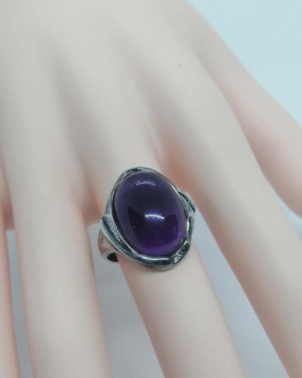 Bague argent, beau cabochon d'améthyste, 1940-50. – Image 4