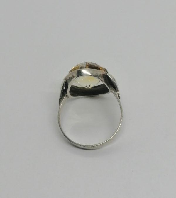 Bague argent, décor feuillage, et citrine ronde facettée, 1930-40. – Image 3