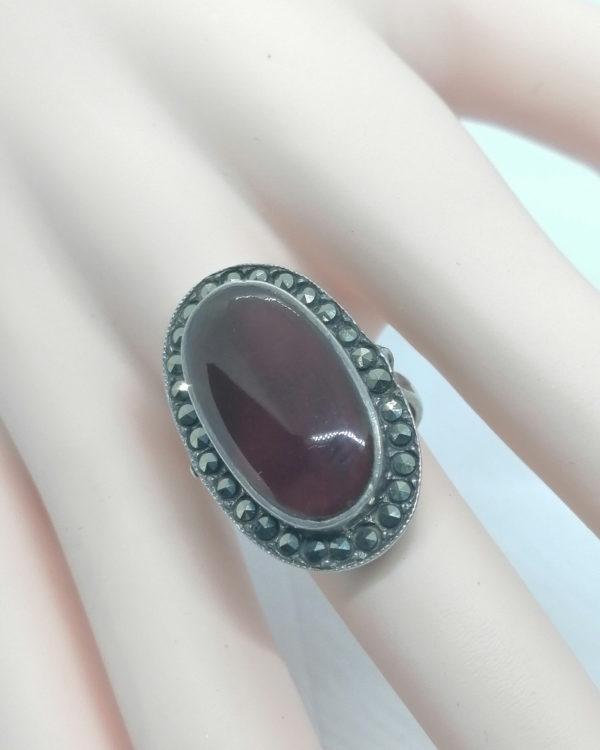 Bague argent, gros cabochon de cornaline et entourage de marcasites, 1925. – Image 4
