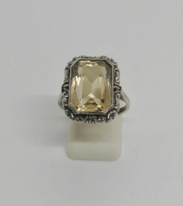 Bague argent, frise décorative et citrine octogonale facettée, 1920-25.