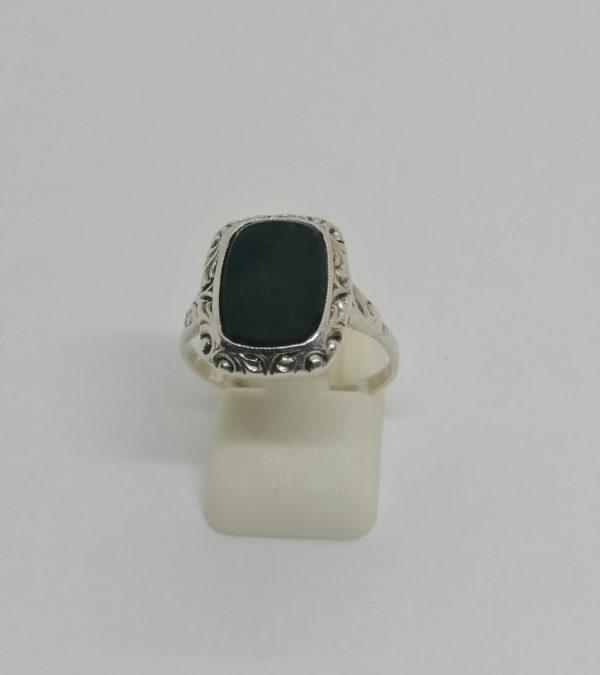 Bague argent, petite frise décorative et jaspe sanguin, 1920.