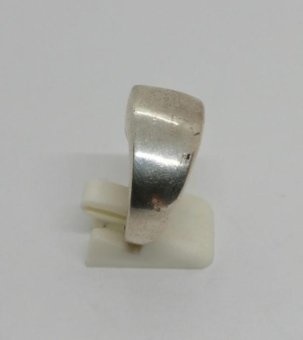 Bague argent, forme particulière, modèle avec anneau qui s'élargit. – Image 3
