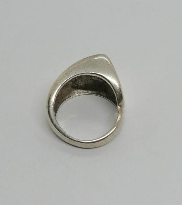 Bague argent, forme particulière, modèle avec anneau qui s'élargit. – Image 4