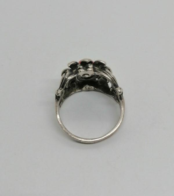 Bague argent, motif floral, et bouton de corail, signée B.A.S., Allemagne vers 1950. – Image 4
