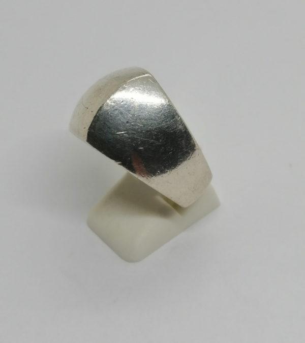 Bague argent, épaisse et massive, très sobre, vers 1980-90. – Image 2