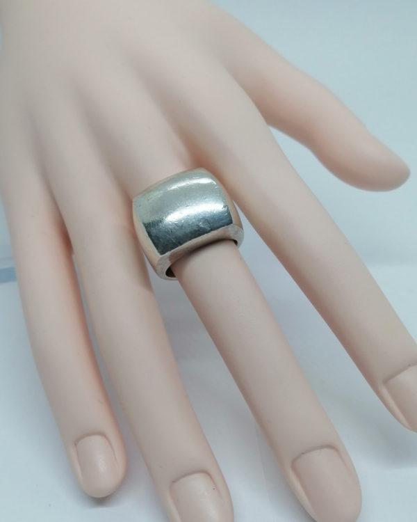 Bague argent, épaisse et massive, très sobre, vers 1980-90. – Image 5
