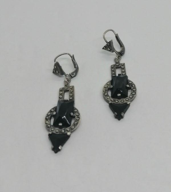 Boucles d'oreilles argent, pendantes structurées avec onyx et marcasites, Art Déco, vers 1925-30.