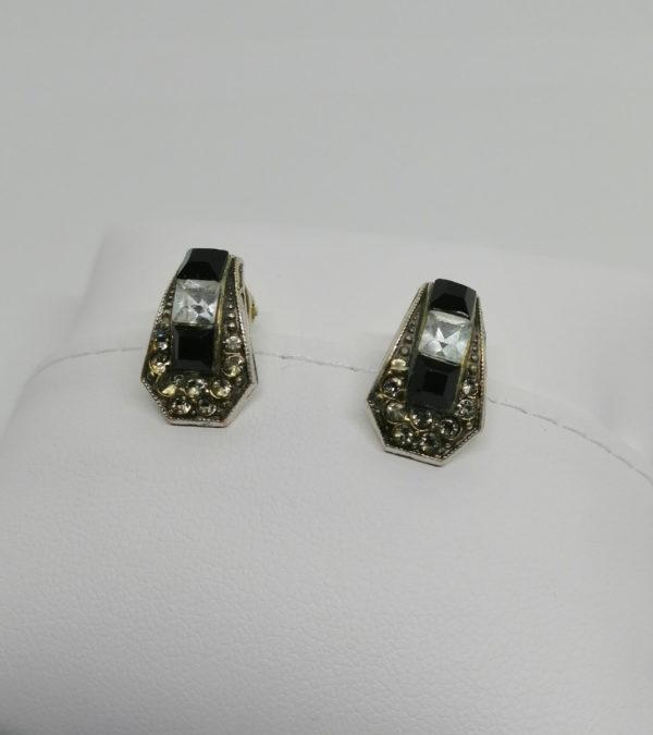 Paire de boucles d'oreilles clip avec verre noir et strass blanc, de forme Art Déco.