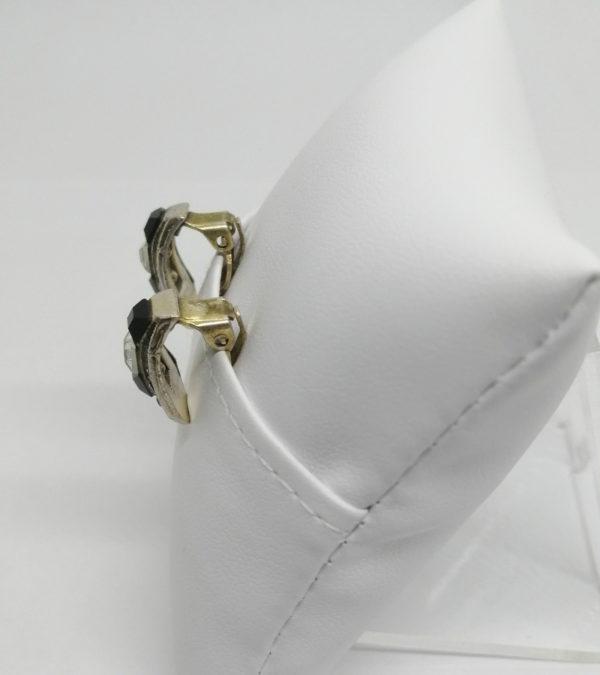 Paire de boucles d'oreilles clip avec verre noir et strass blanc, de forme Art Déco. – Image 2