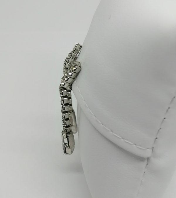 Paire de boucles d'oreilles clip pendantes en strass blanc. – Image 2