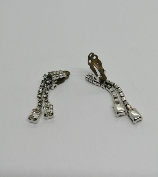 Paire de boucles d'oreilles clip pendantes en strass blanc. – Image 3