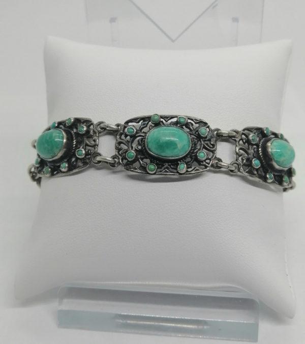 Bracelet argent, maillons ajourés avec cabochons d'aventurines et turquoises,1920.