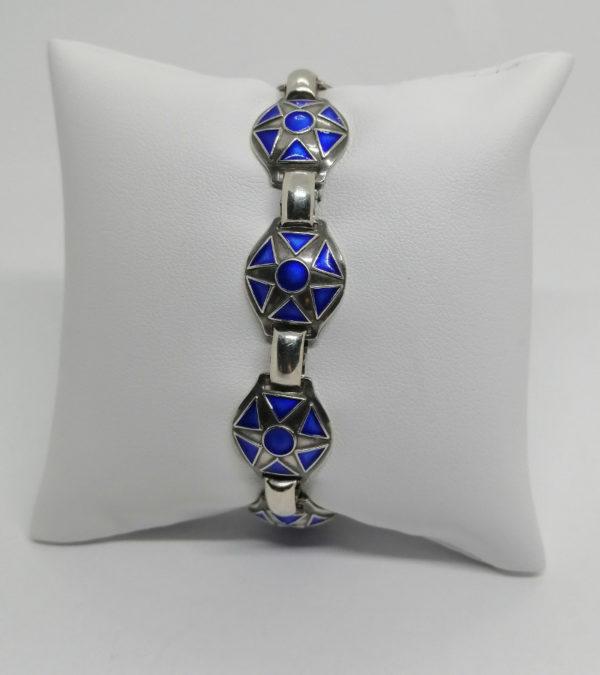 Bracelet argent, avec maillon rond et motif d'émail guilloché bleu, 1960-80.