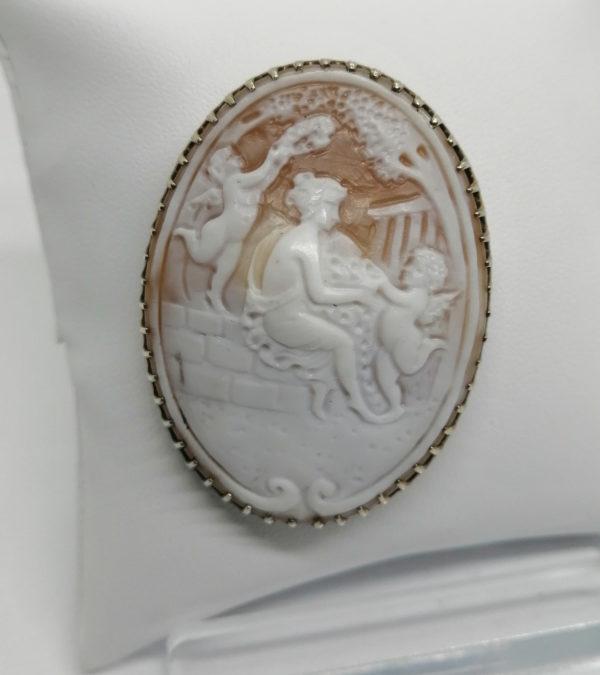 Broche/pendentif argent /vermeil, camée avec scène à l'antique et angelots, vers 1920.