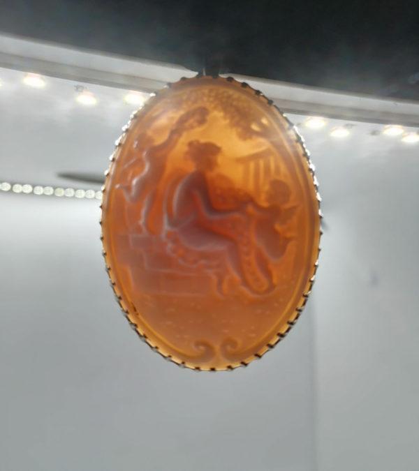 Broche/pendentif argent /vermeil, camée avec scène à l'antique et angelots, vers 1920. – Image 4