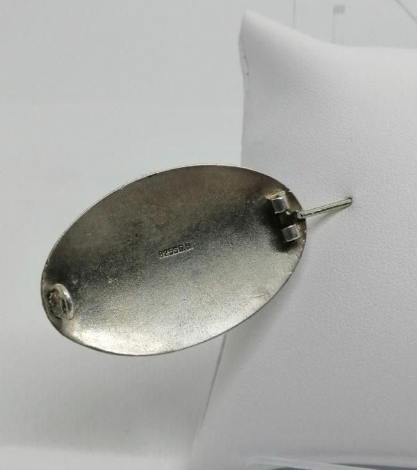 Broche argent, de forme ovale et décor sur fond guilloché émaillé. – Image 3