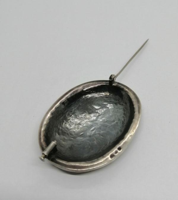 Broche argent , modèle ovale et entièrement martelée, Art Déco vers 1925-30. – Image 3