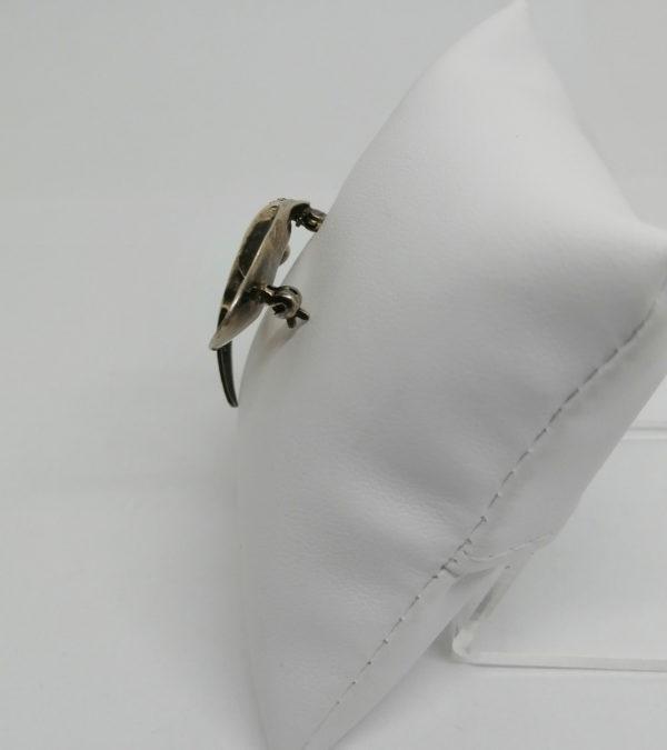 Broche argent/vermeil, entièrement guillochée avec pierre blanche et perle de culture, 1950-60. – Image 3