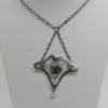 Collier argent, modèle avec fleurette, améthyste, perle fine, typique de l'Art Nouveau.