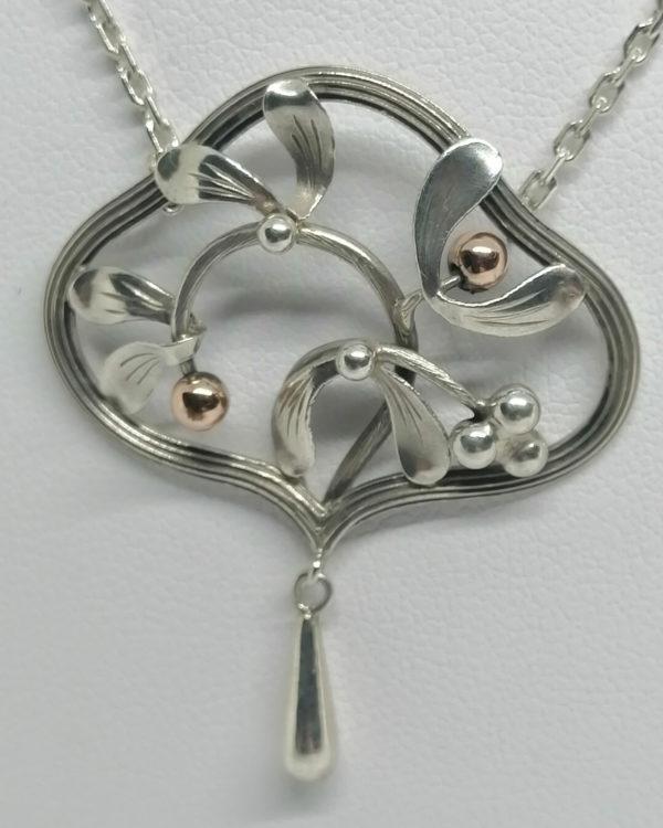 Collier argent modèle Art Nouveau, avec motif de gui, vers 1900. – Image 2