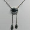Collier argent, négligé avec trois hématites, époque 1900, Art Nouveau. – Image 2