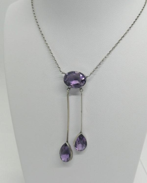 Collier argent, négligé avec trois améthystes facettées, vers 1900, Art Nouveau.