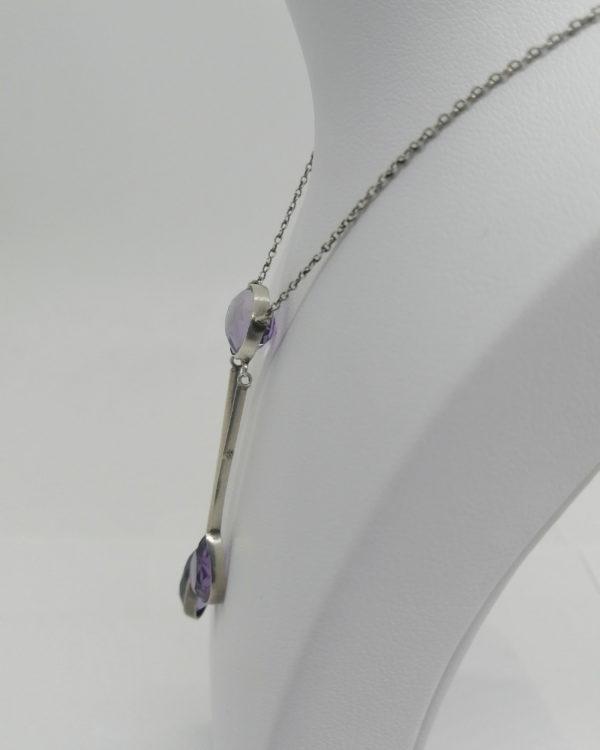 Collier argent, négligé avec trois améthystes facettées, vers 1900, Art Nouveau. – Image 3