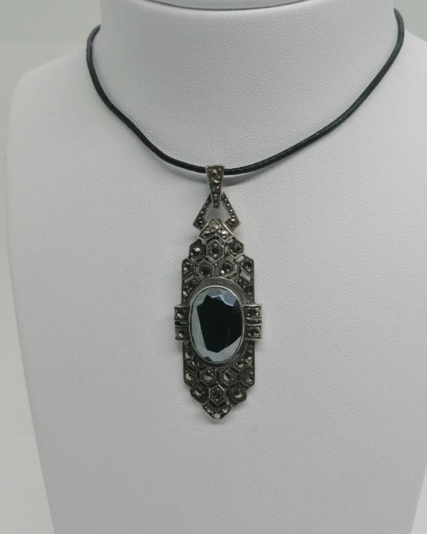 Pendentif argent, long, ajouré, pavage marcasites, hématite facettée, Art Déco.