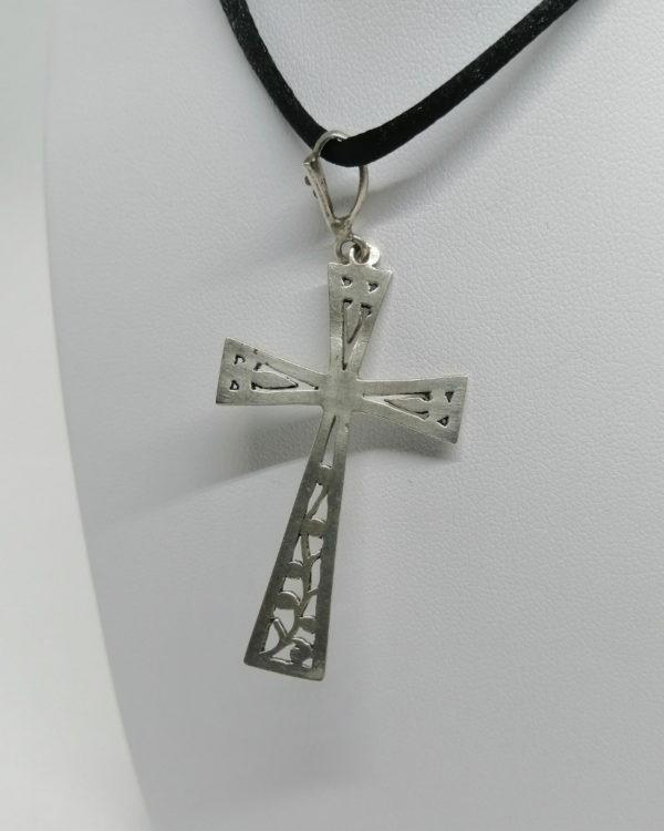 Pendentif argent, croix en biseau, ajourée et pavage de marcasites. – Image 3