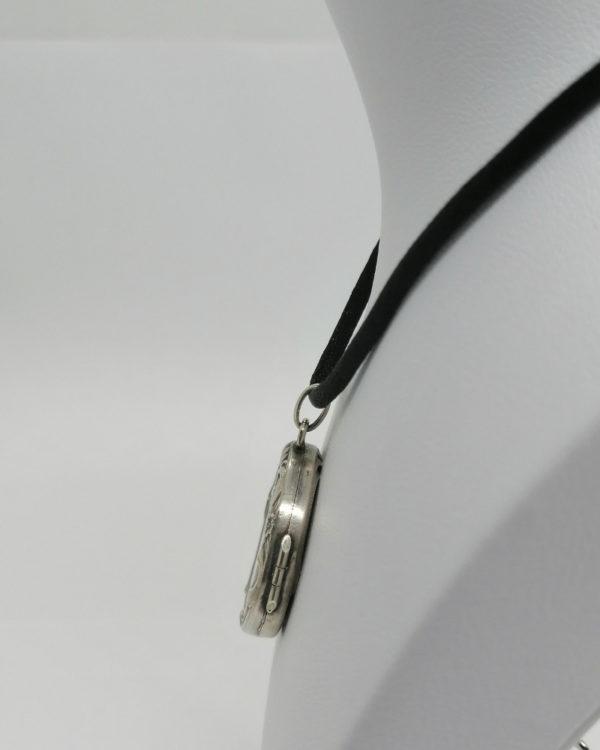 Pendentif argent, porte-photo, avec allégories et décor floral, Art Nouveau. – Image 3
